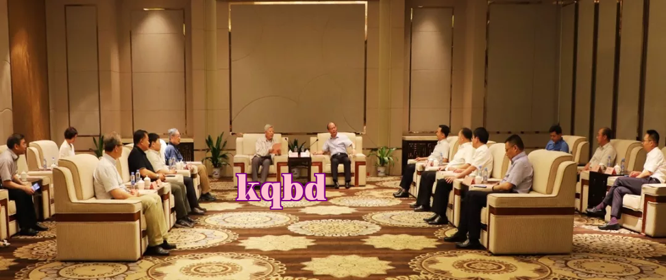 Phó Thủ tướng Chính quyền tỉnh Ngô Tiểu Quân tiếp kiến các chuyên gia như học giả Triệu Trung Hiền