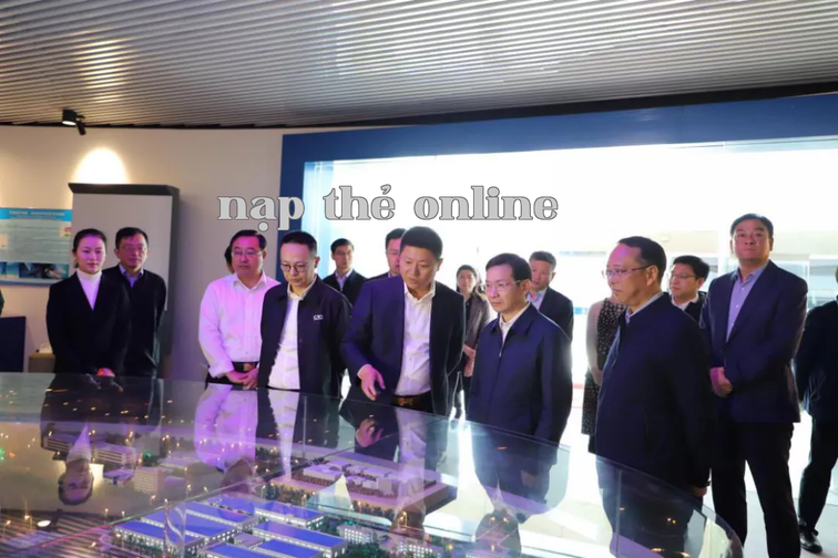 Thị trưởng Hoàng Hỷ Trung cùng đoàn công tác đã đến thăm và khảo sát Công ty Liên Sáng Quang Điện Quang