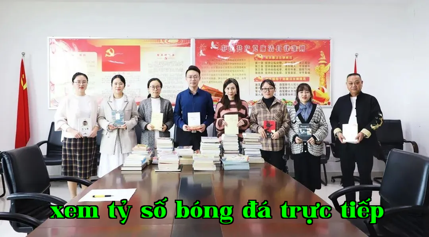 Công ty Cổ phần Liên Sáng tổ chức lễ trao tặng sách tại nhóm Thụ Thượng, huyện Cao An